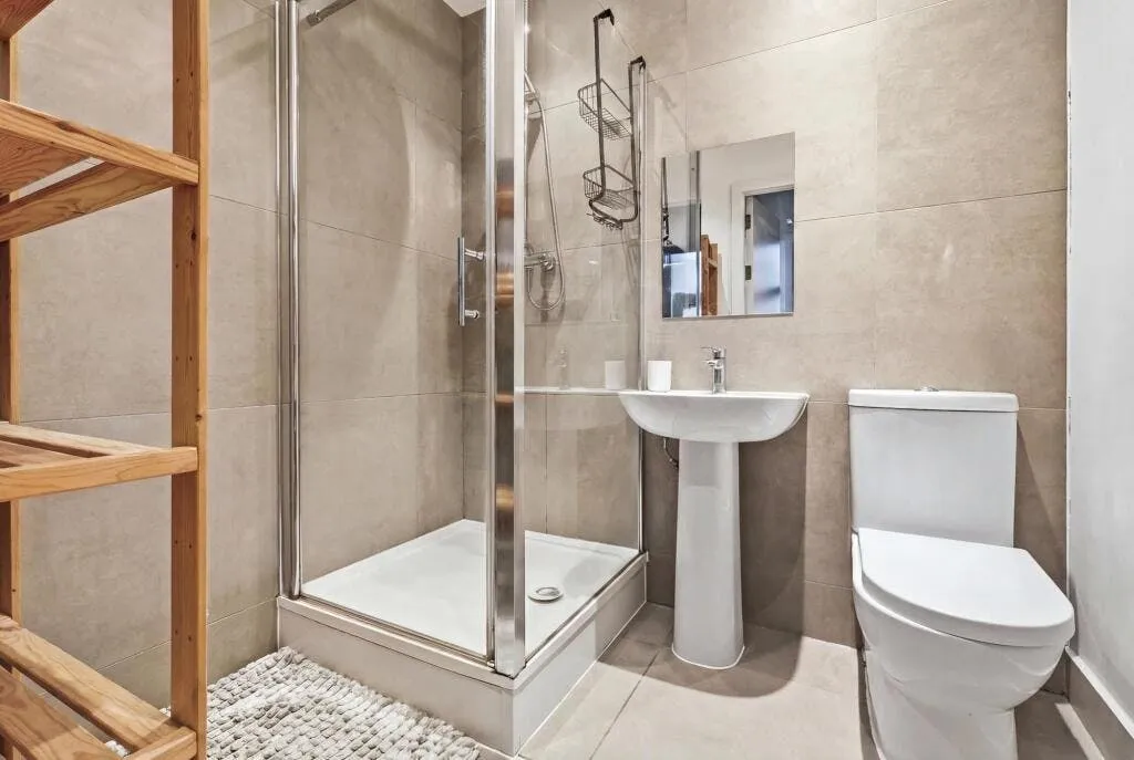 Connaught Avenue, London, E4, photo 10