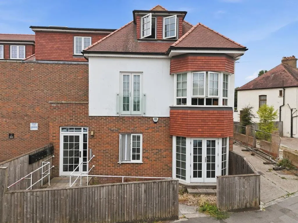 Connaught Avenue, London, E4, photo 16