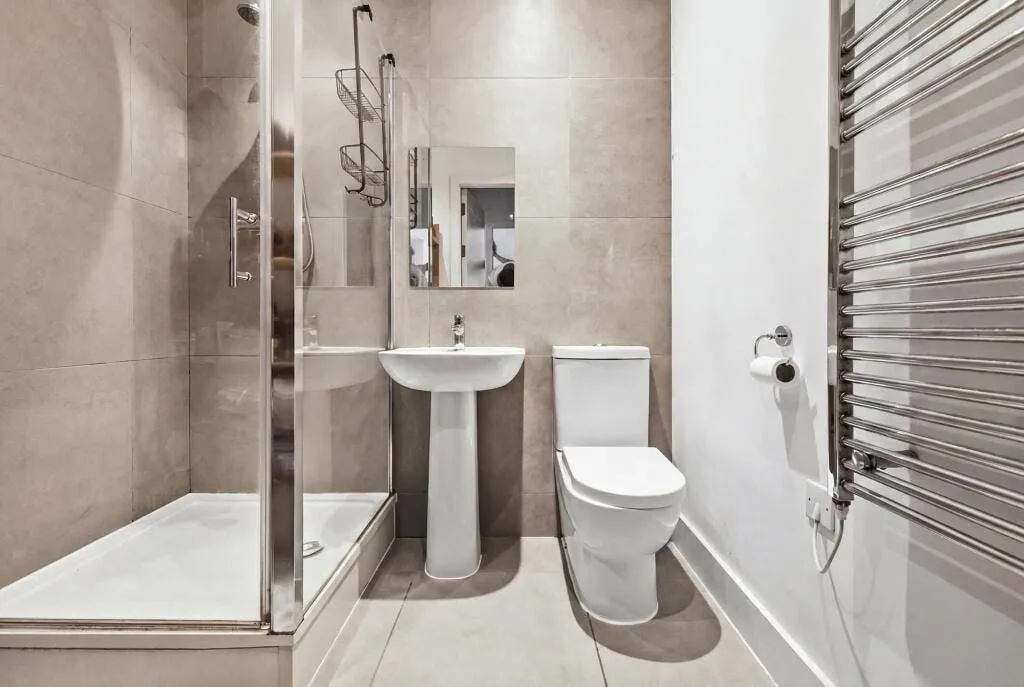 Connaught Avenue, London, E4, photo 11