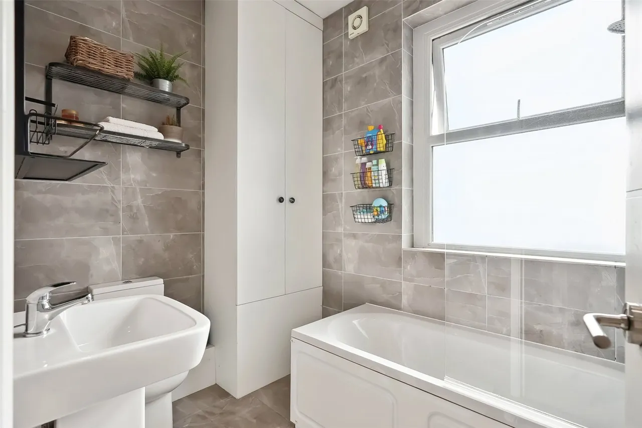 Oak Avenue, Hampton, TW12 3NR, photo 10