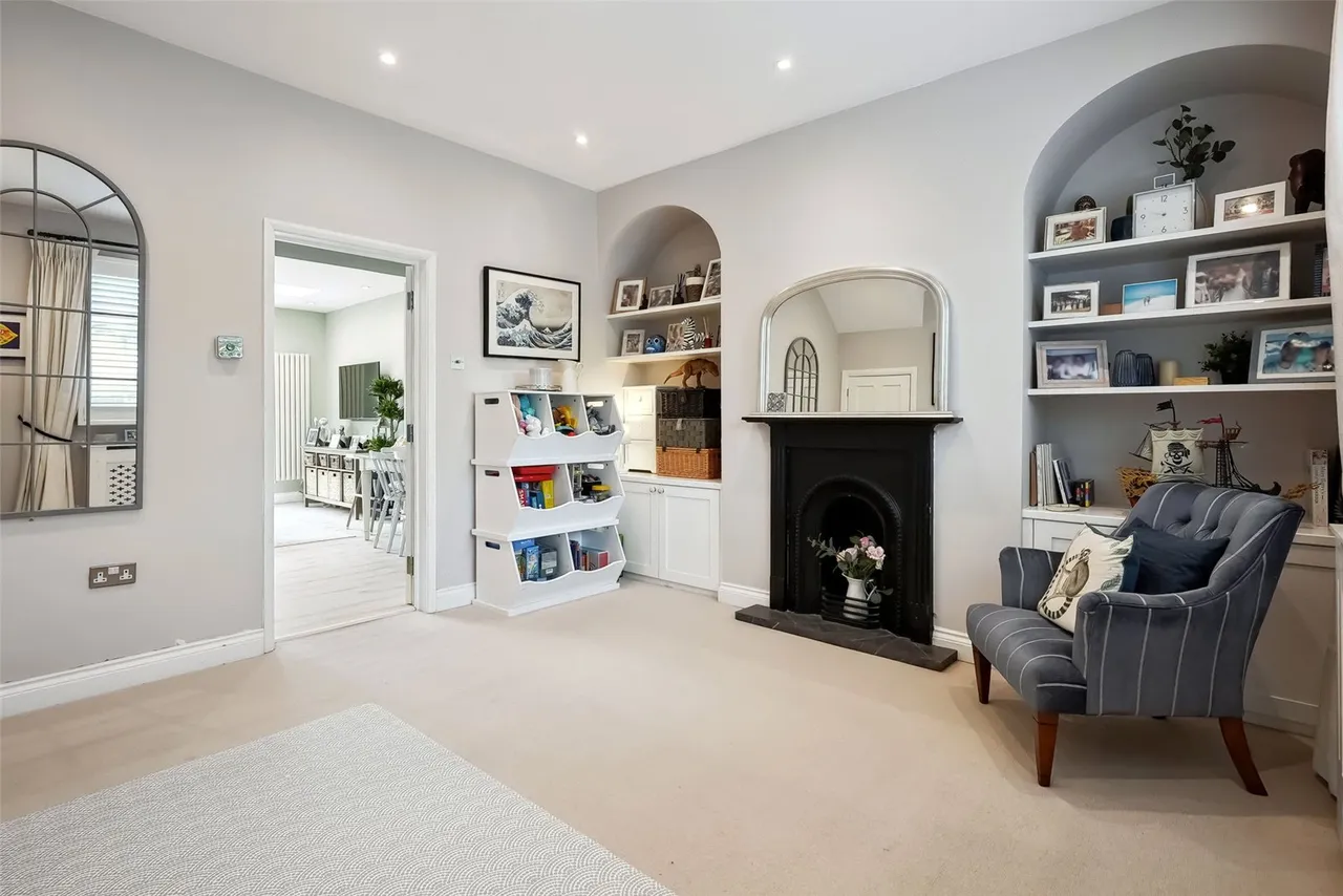 Oak Avenue, Hampton, TW12 3NR, photo 3