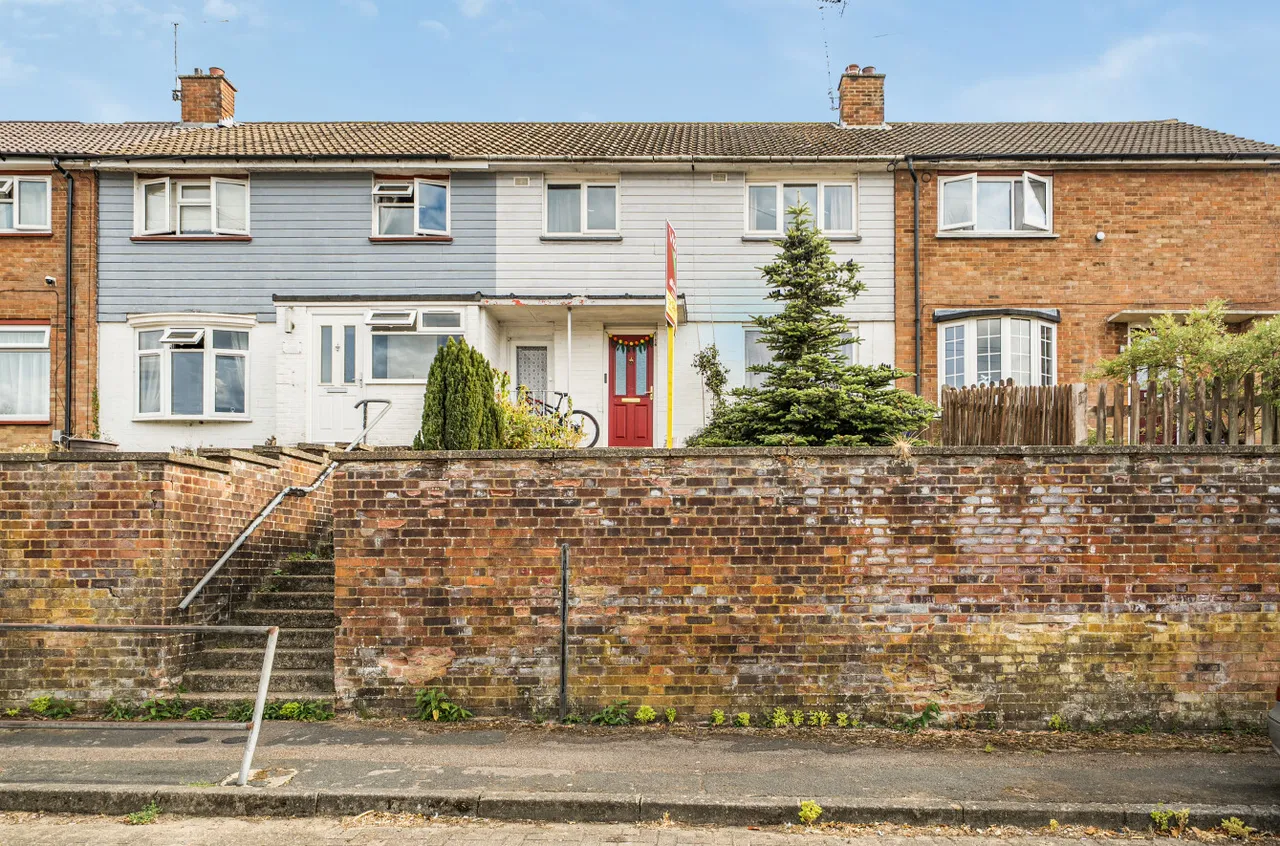 3 bed house for sale — Sturdee Close, Frimley, Camberley, Surrey, GU16 8DL