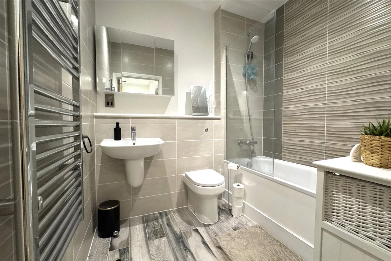 Farnborough Road, Farnborough, Hampshire, GU14 7TQ, photo 6