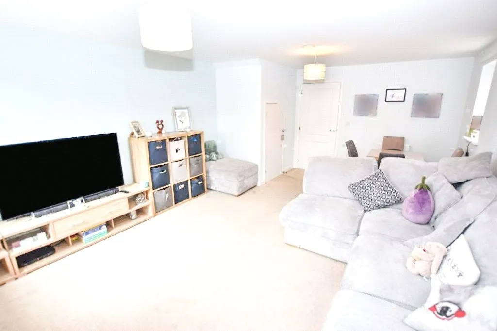 Nightjar Close, Farnborough, Hampshire, GU14 9GB, photo 2