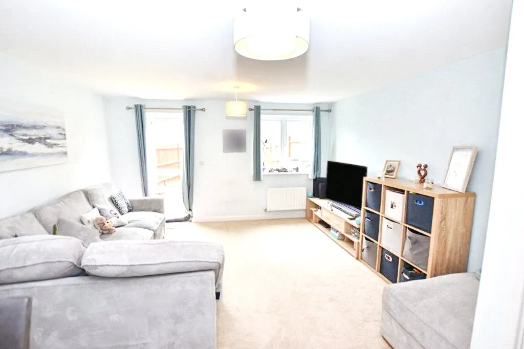 Nightjar Close, Farnborough, Hampshire, GU14 9GB, photo 4