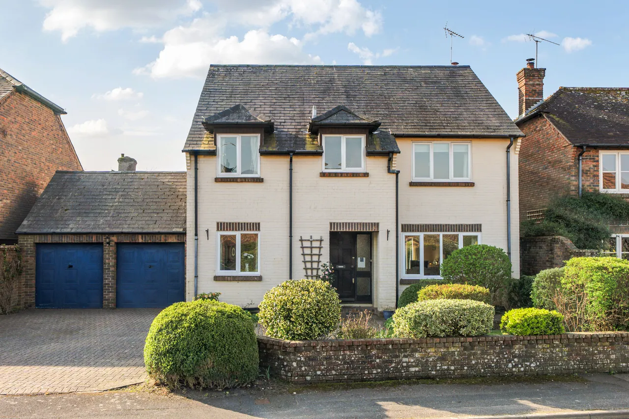 4 bed house for sale — Plainwood Close, Chichester, PO19