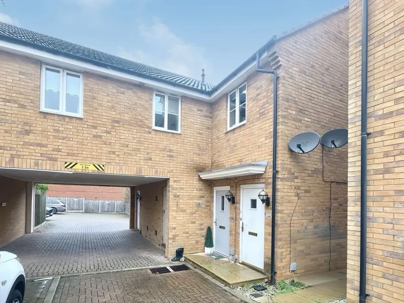 2 bed flat to rent, Lodysons Close, Orsett, RM16