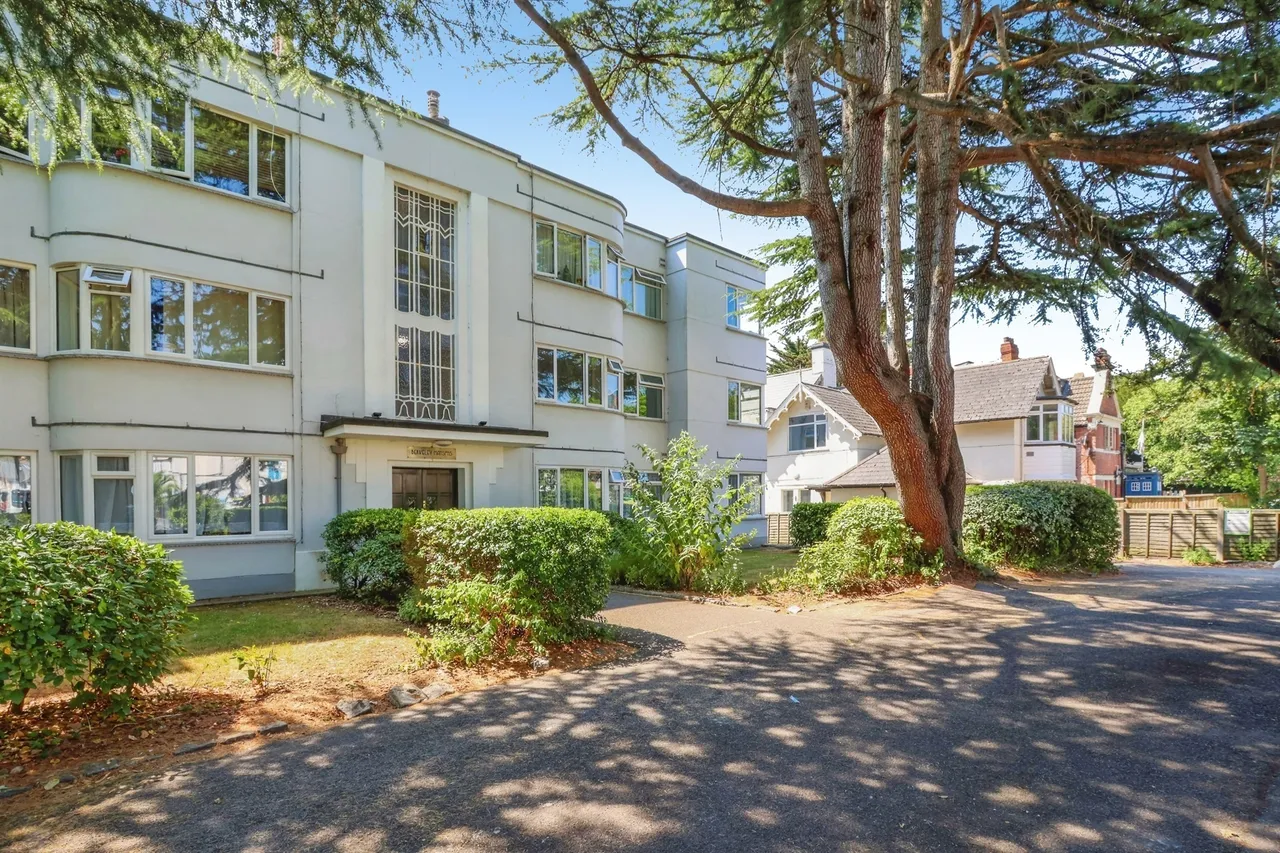 2 bed flat for sale — Christchurch Road, Bournemouth