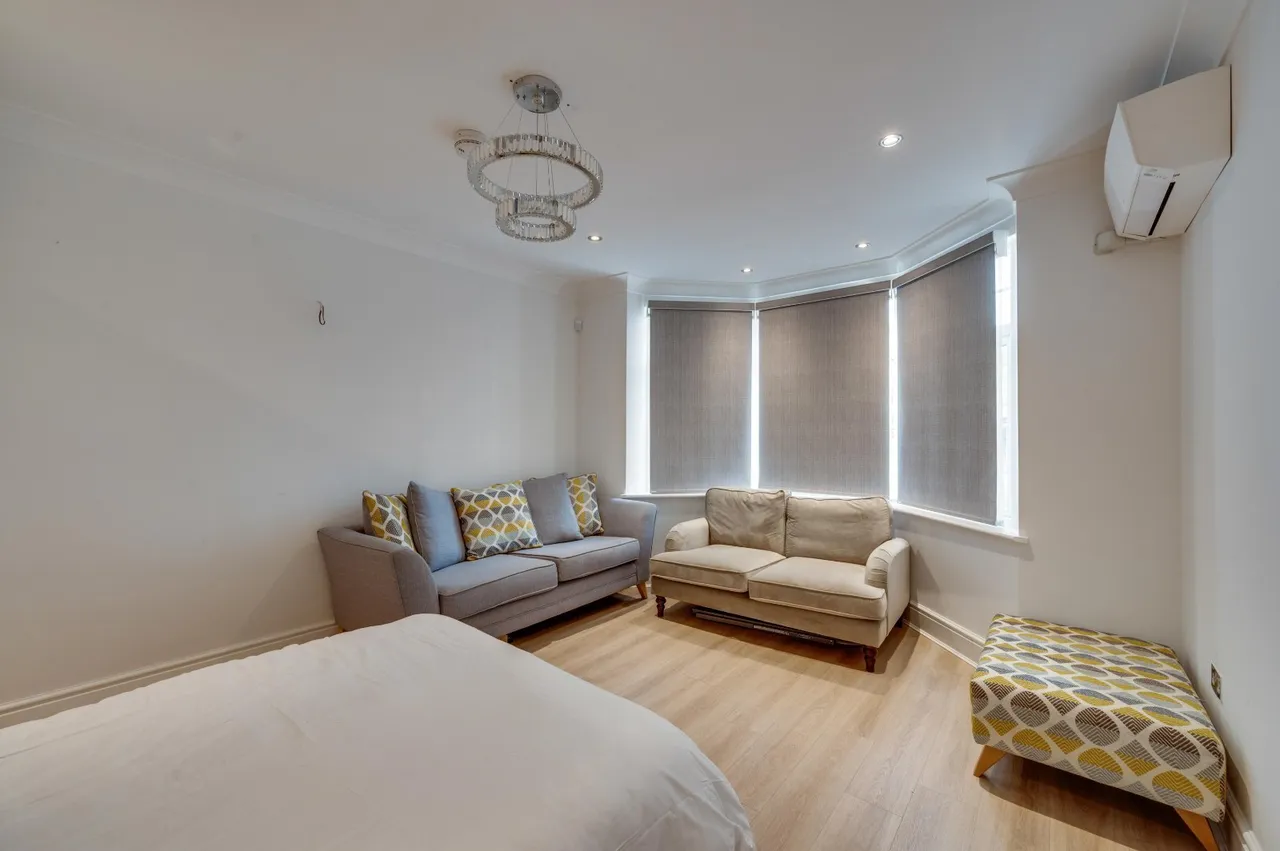 The Vale, London, NW11, photo 25