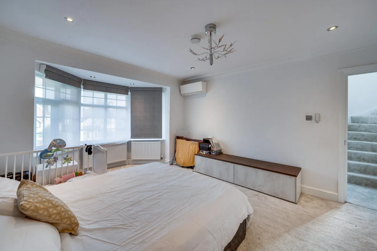 The Vale, London, NW11, photo 8