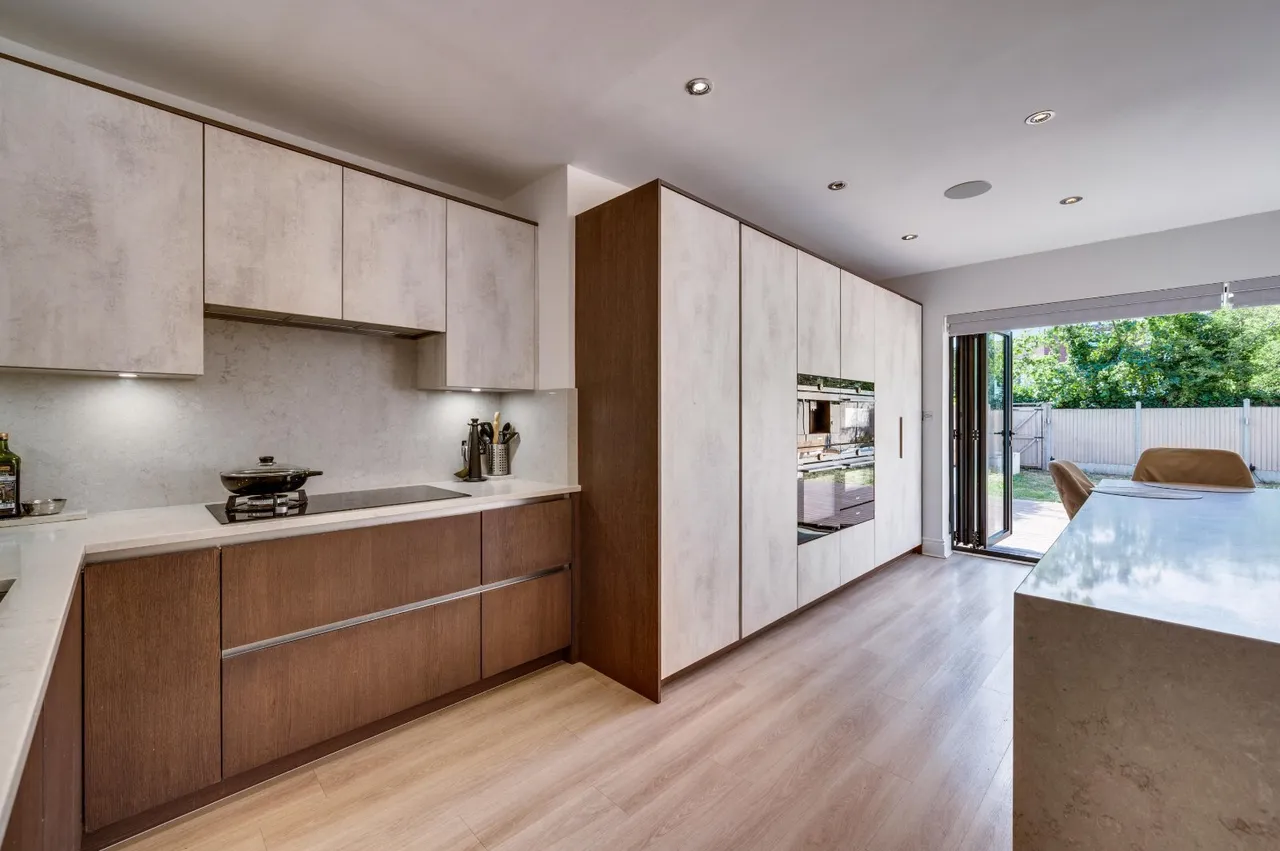 The Vale, London, NW11, photo 32