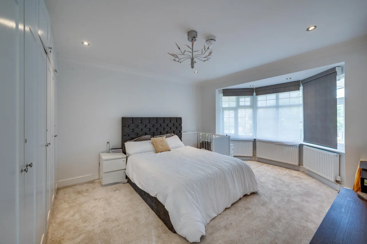 The Vale, London, NW11, photo 13