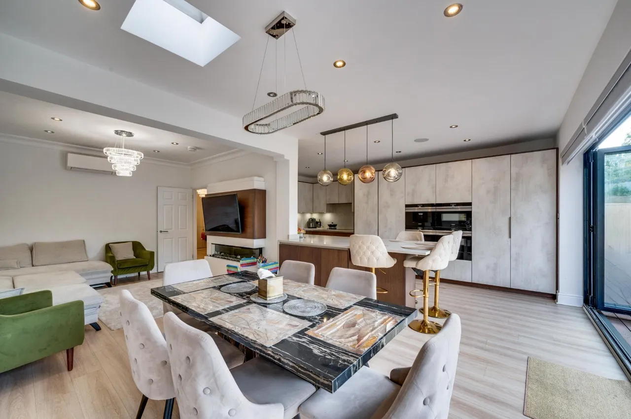 5 bed house to rent, The Vale, London, NW11