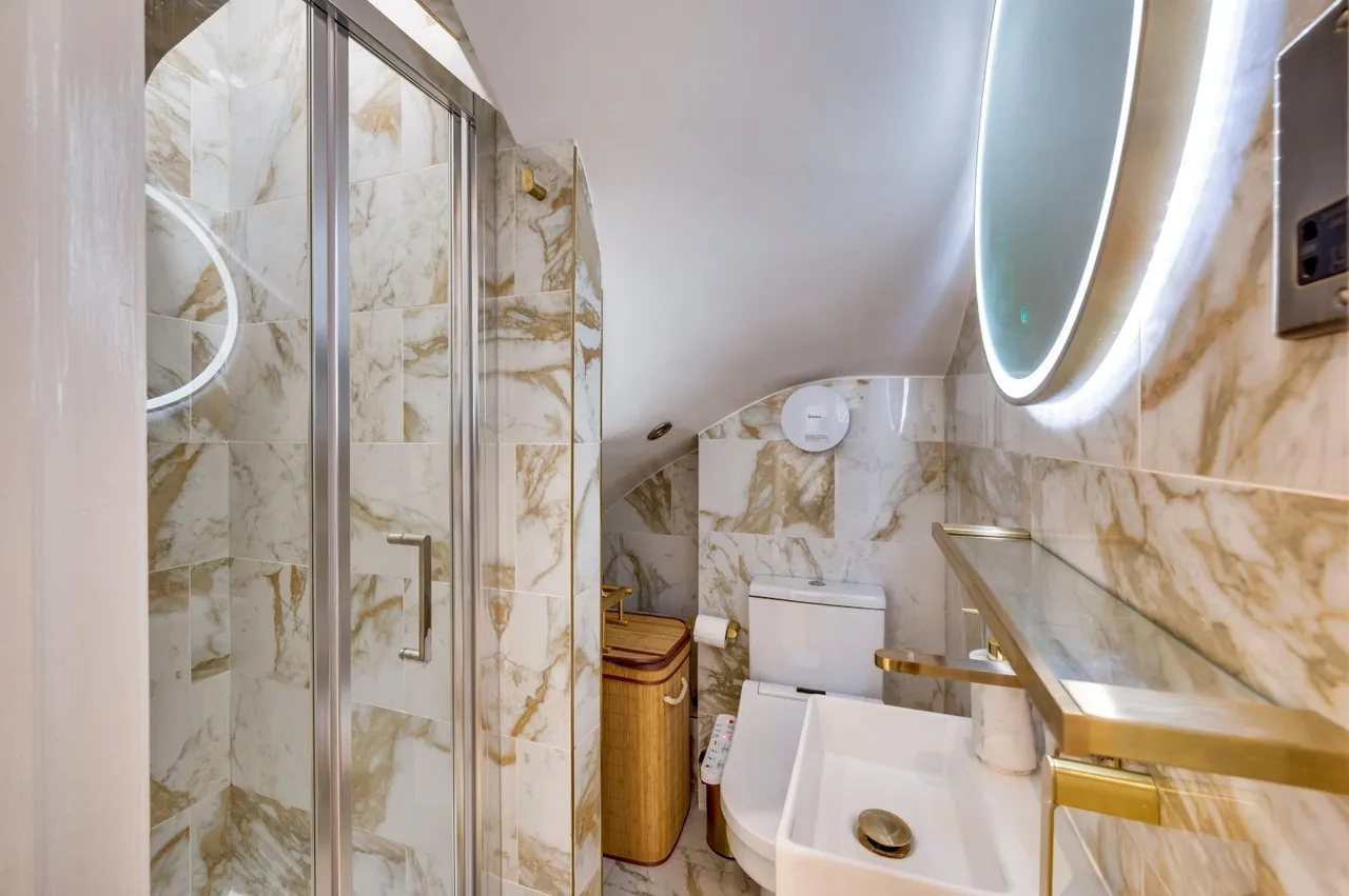 The Vale, London, NW11, photo 12