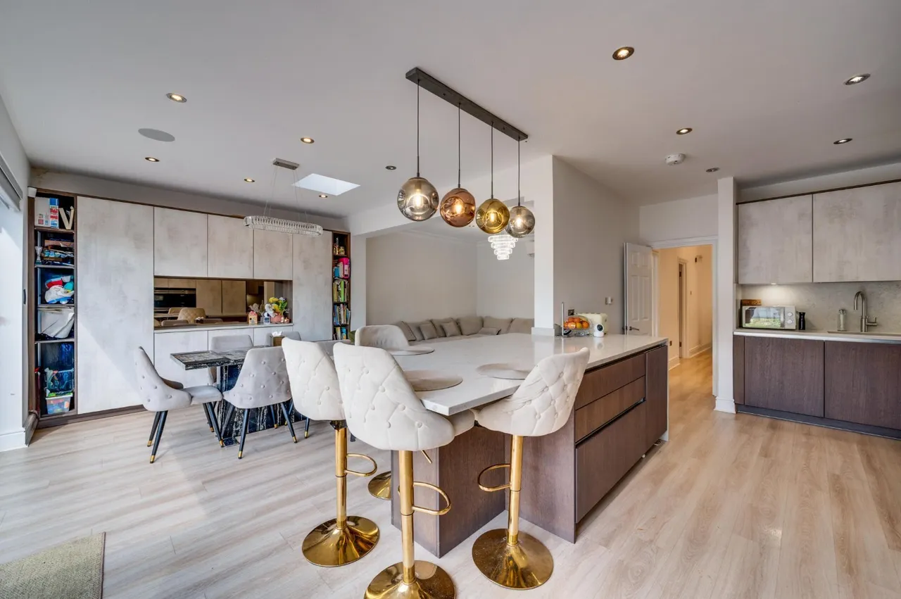 The Vale, London, NW11, photo 31