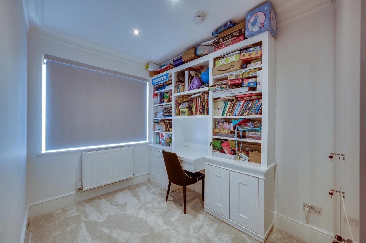The Vale, London, NW11, photo 27