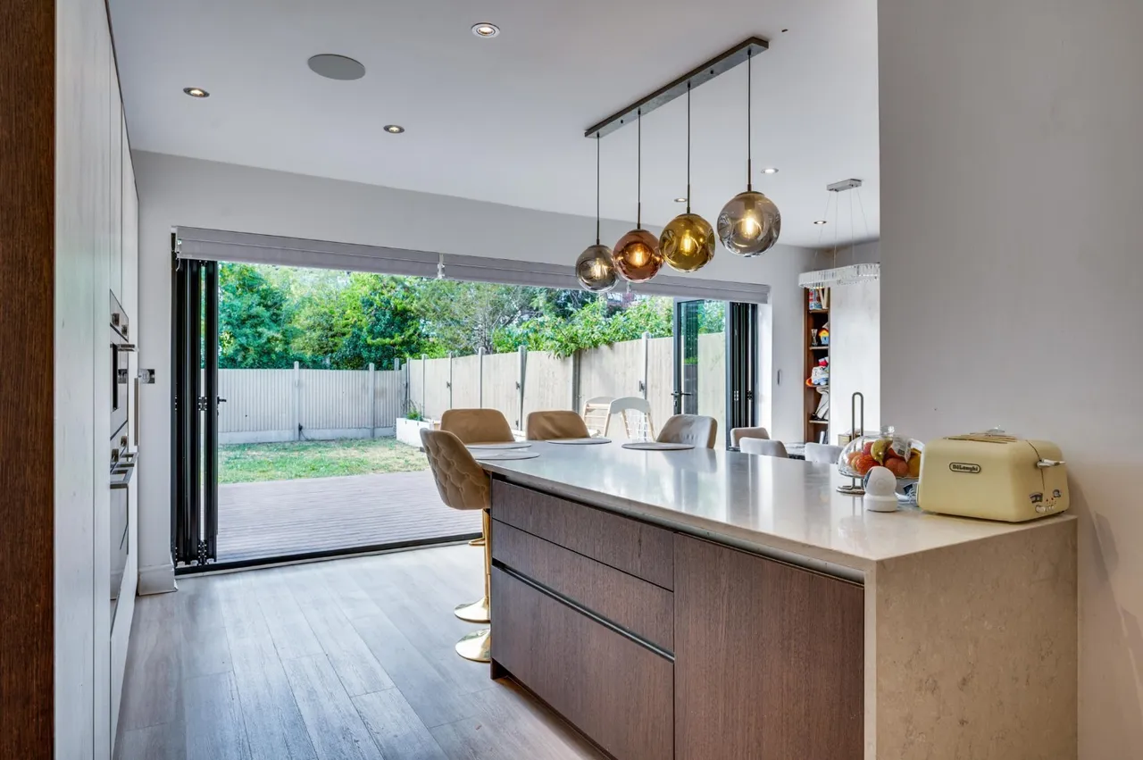 The Vale, London, NW11, photo 33