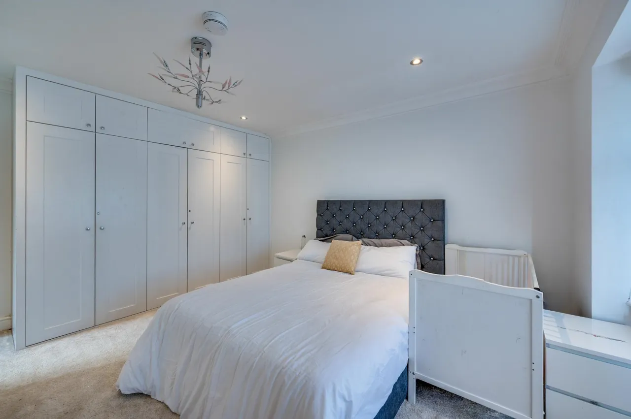 The Vale, London, NW11, photo 14