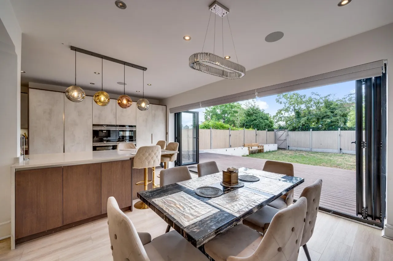 The Vale, London, NW11, photo 3
