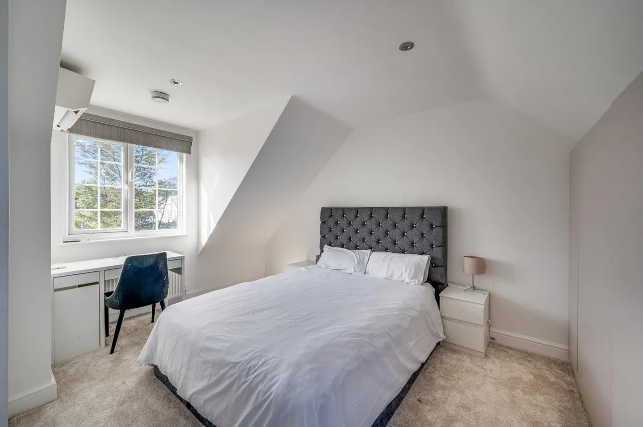 The Vale, London, NW11, photo 22