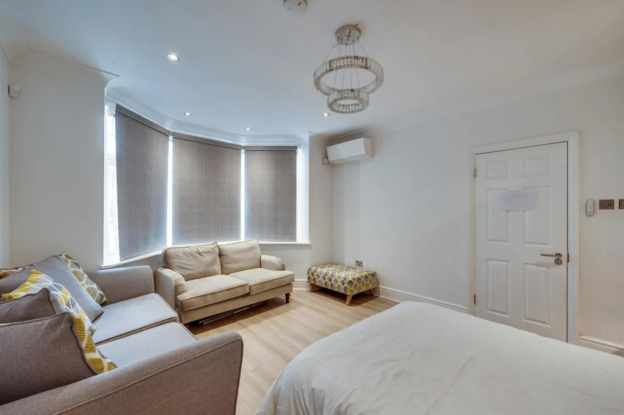 The Vale, London, NW11, photo 26