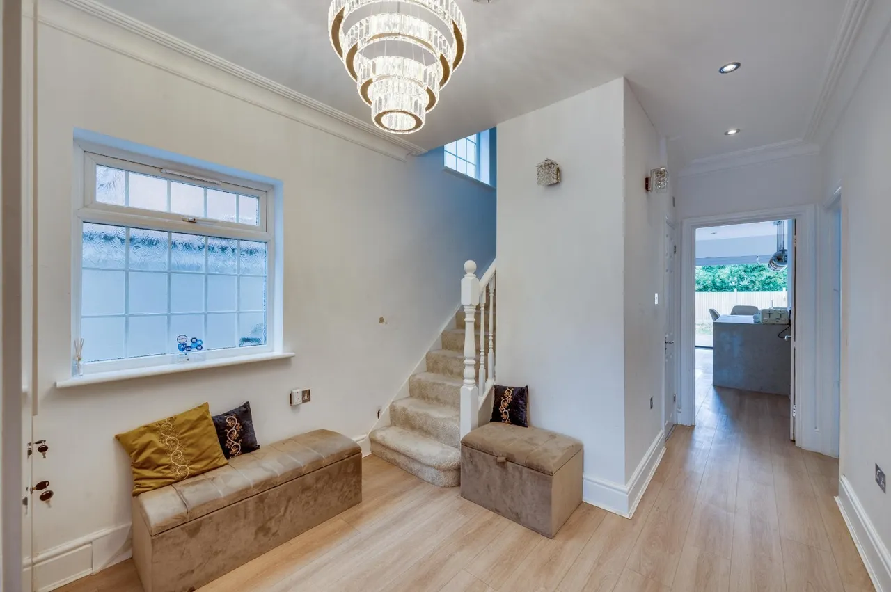 The Vale, London, NW11, photo 24