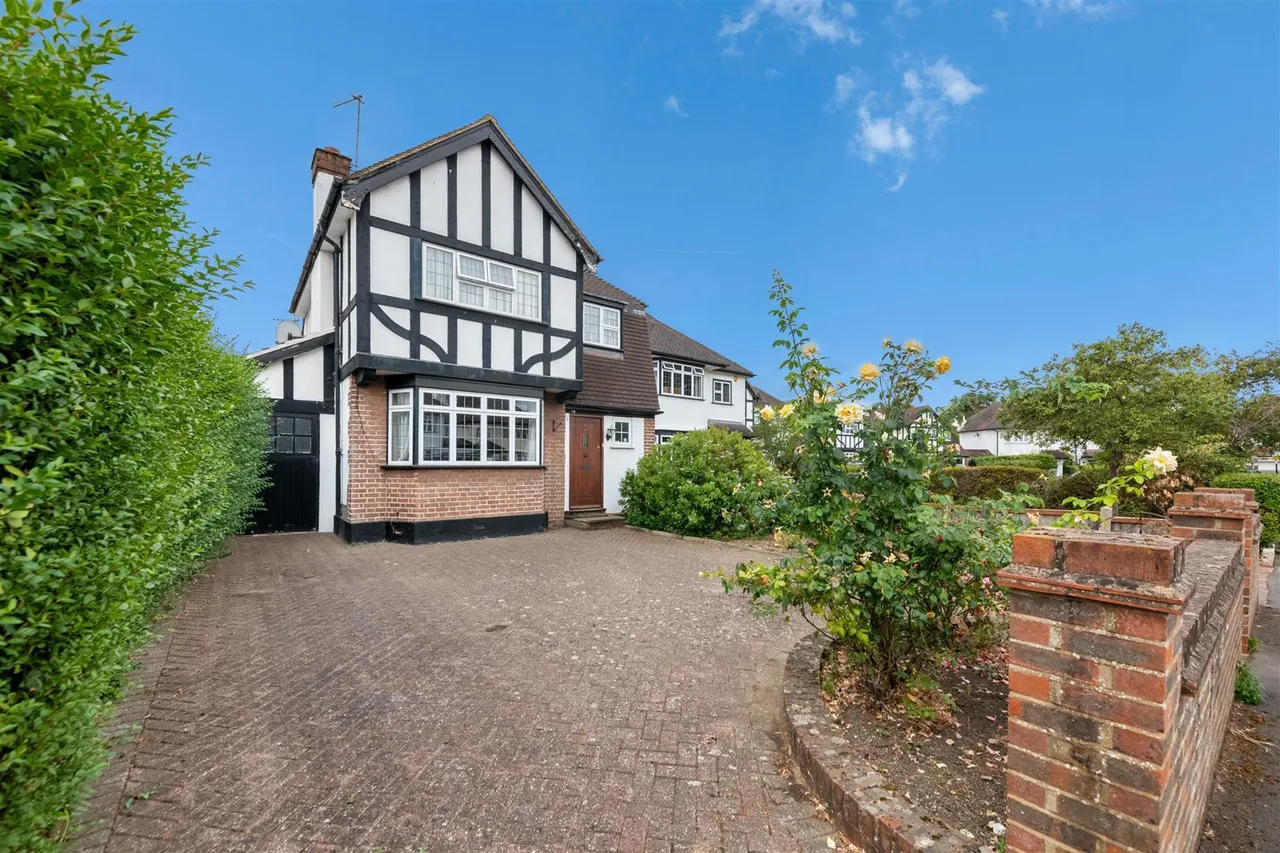 Tudor Way, Hillingdon, photo 11
