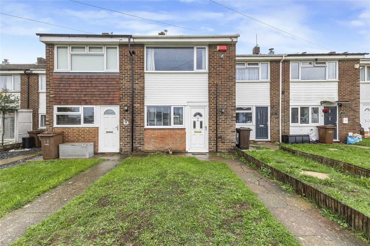 2 bed house for sale, Chelmsford Road, Rochester, ME2
