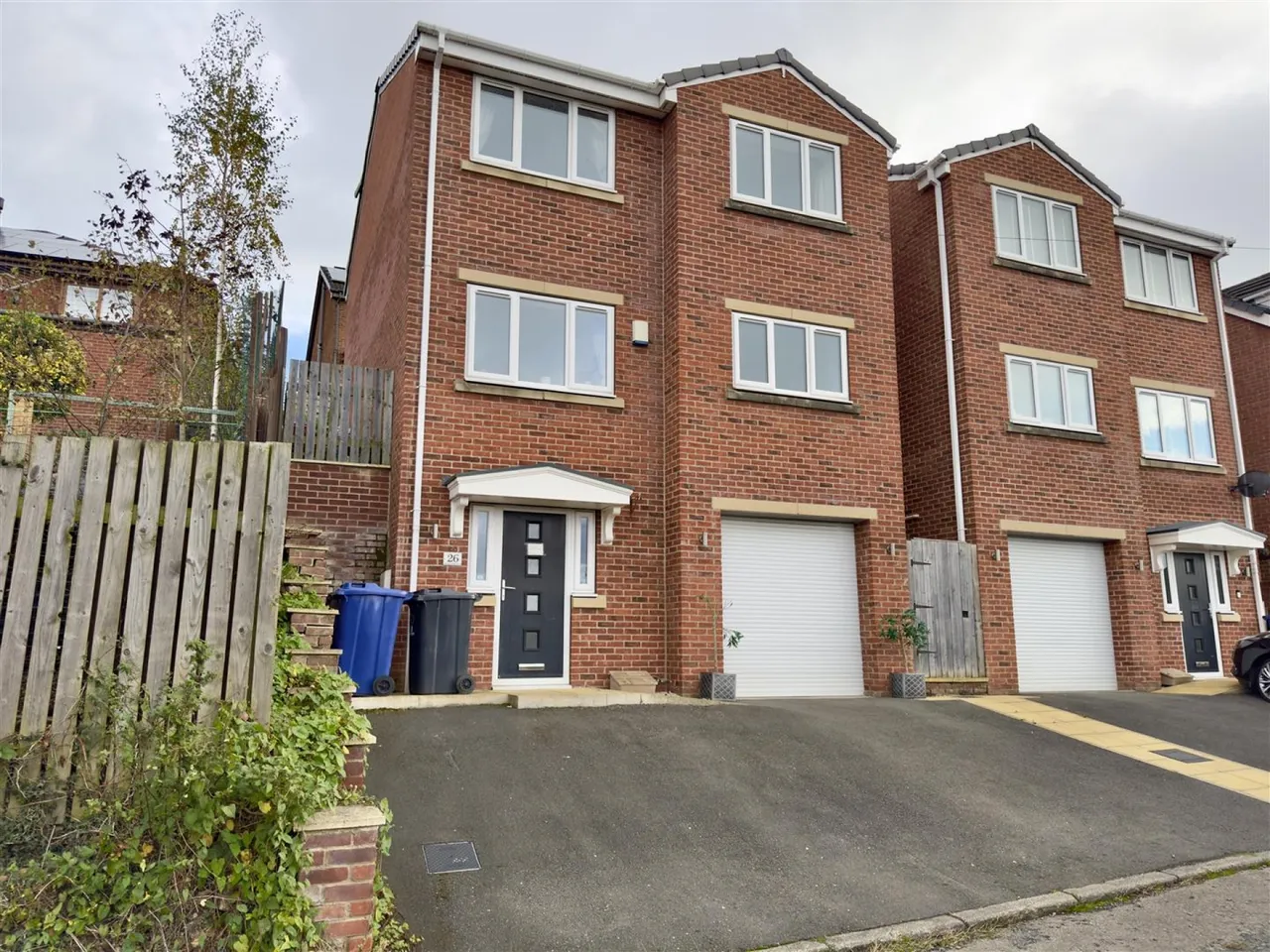 4 bed house for sale — Worsbrough Road, Blacker Hill, Barnsley