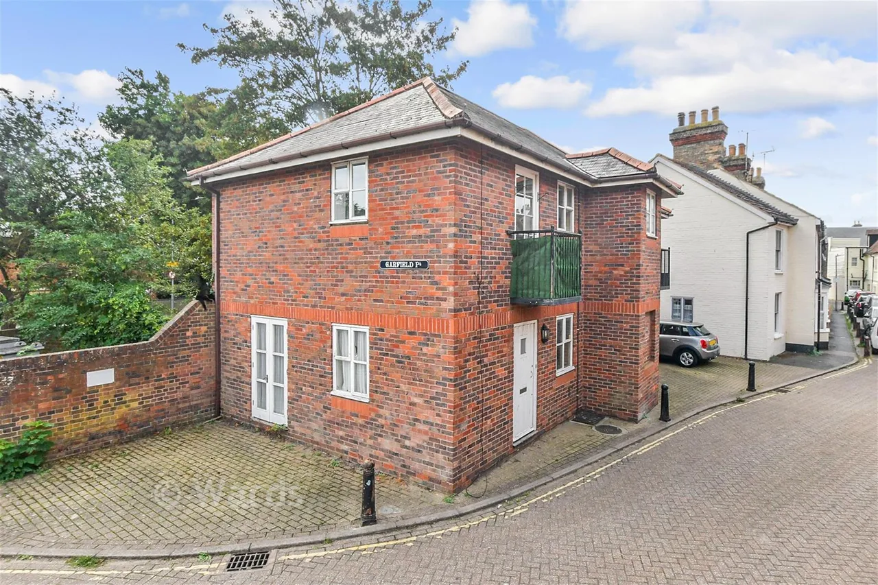 1 bed flat for sale, Garfield Place, Faversham, ME13