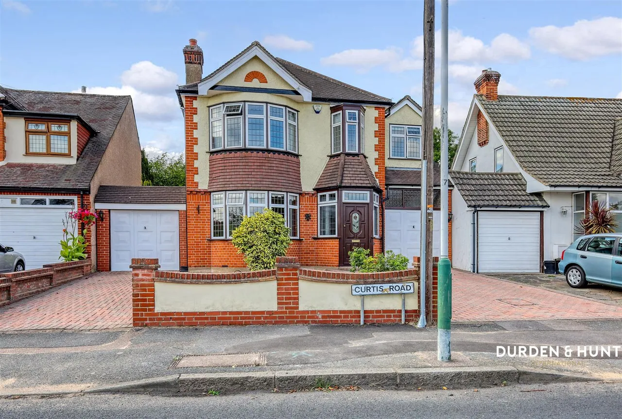 4 bed house for sale, Curtis Road, Hornchurch, RM11