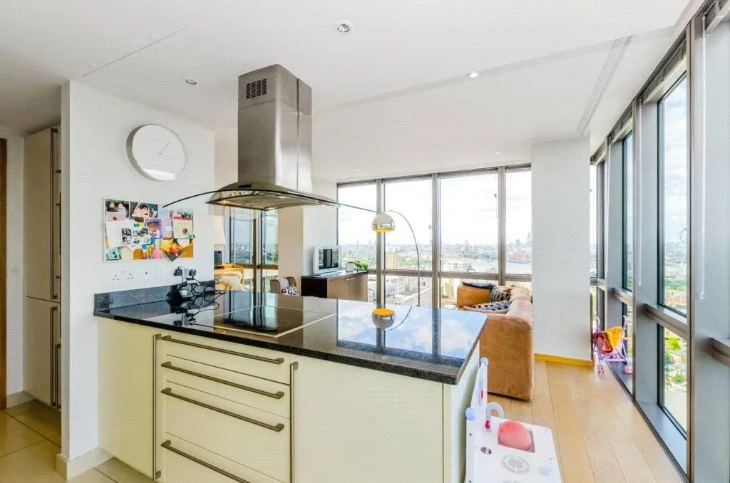 Hertsmere Road, London, E14, photo 4