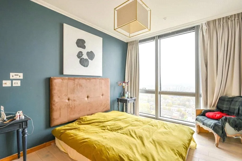 Hertsmere Road, London, E14, photo 2