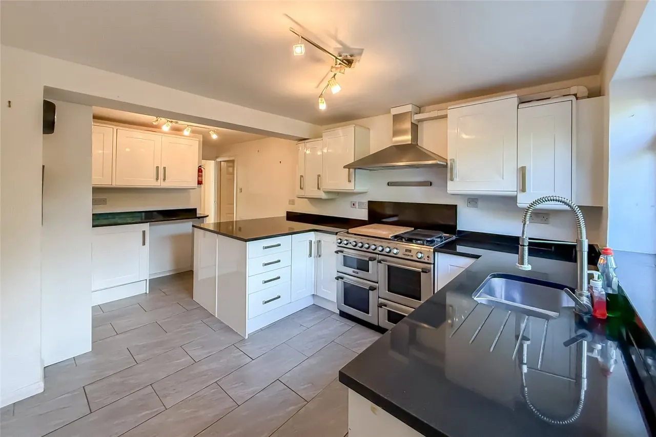 Farringford Close, St. Albans, Hertfordshire, AL2 3HS, photo 2