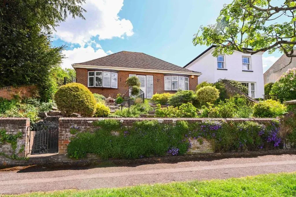 3 bed property for sale — Western Road, Tring, Hertfordshire, HP23 4BN