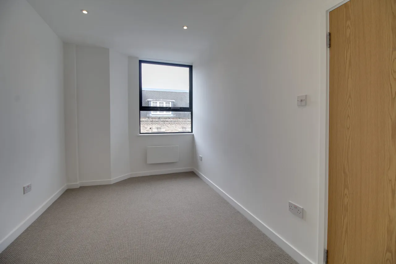 Victoria Road, Aldershot, GU11, photo 4