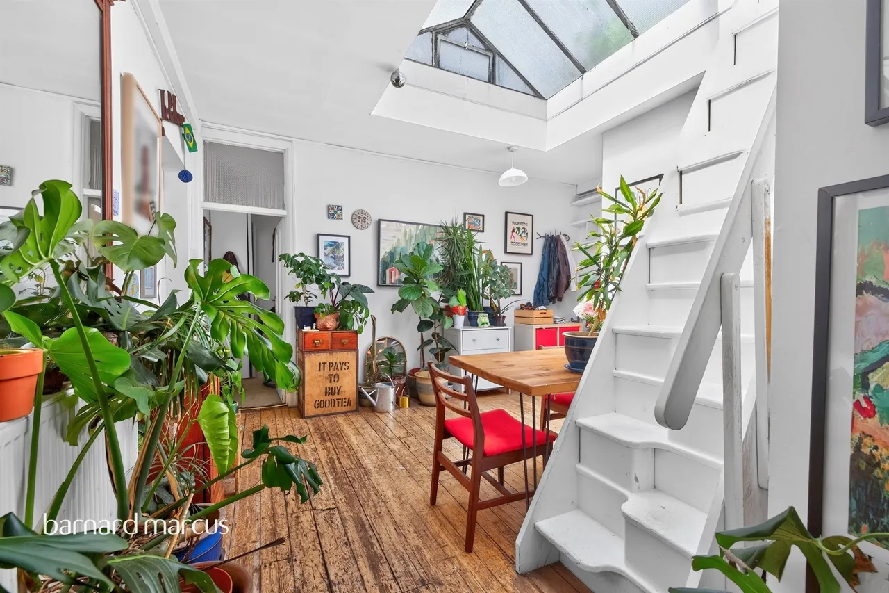 3 bed flat for sale, Rye Lane, London, SE15