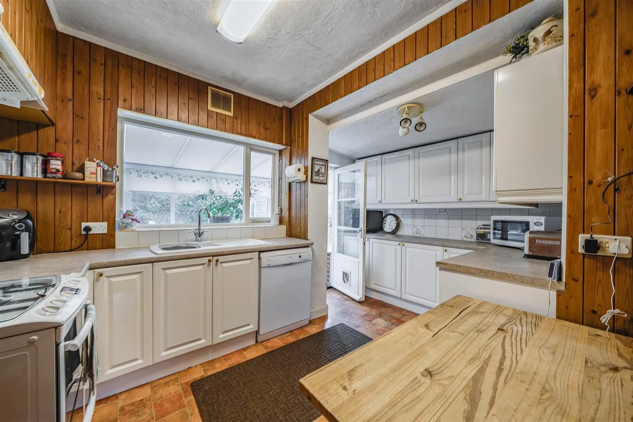 Buff Avenue, Banstead, Surrey, SM7 2DW, photo 5