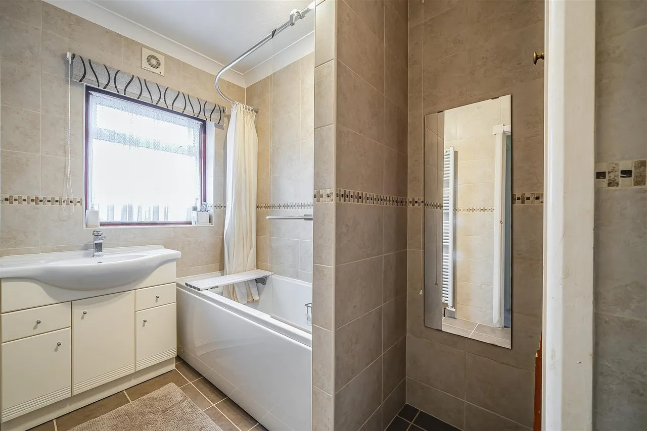 Buff Avenue, Banstead, Surrey, SM7 2DW, photo 16