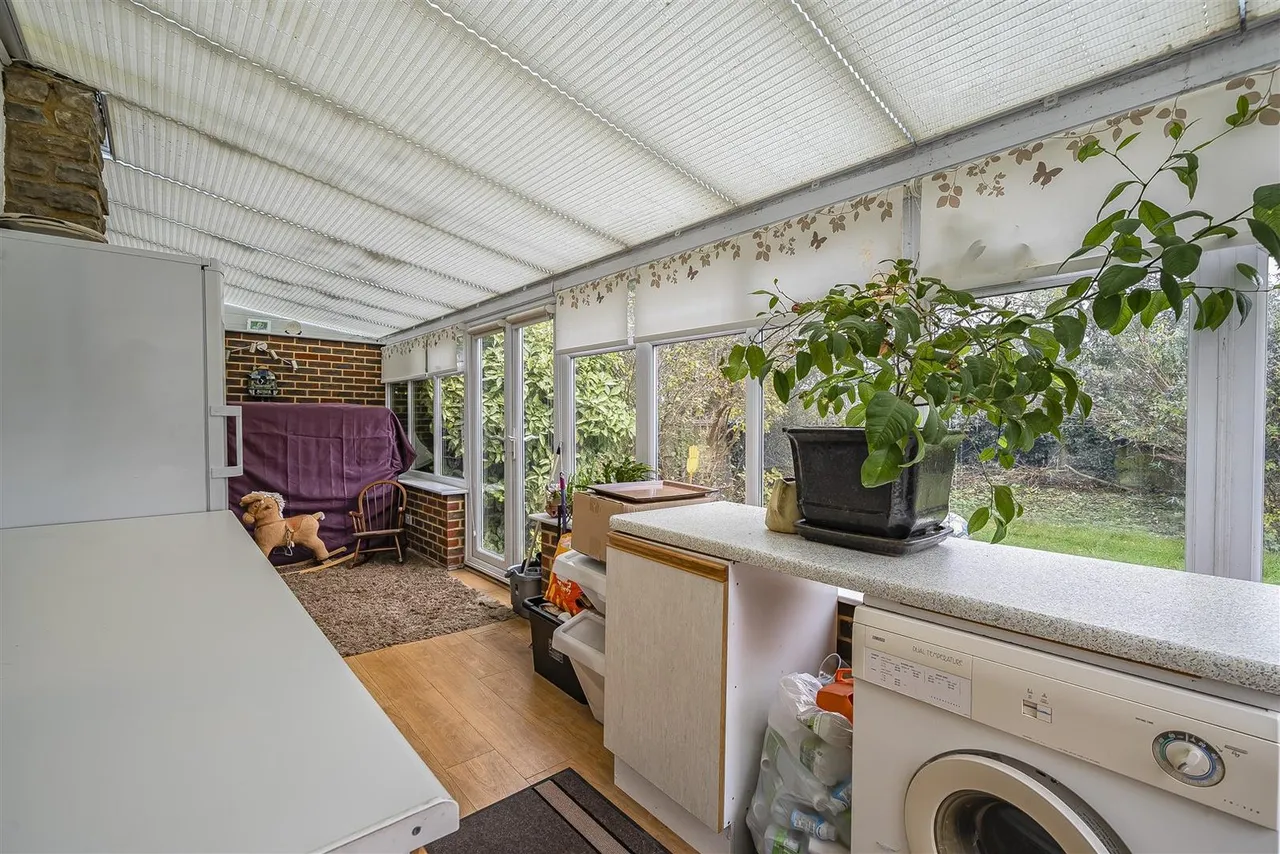 Buff Avenue, Banstead, Surrey, SM7 2DW, photo 6