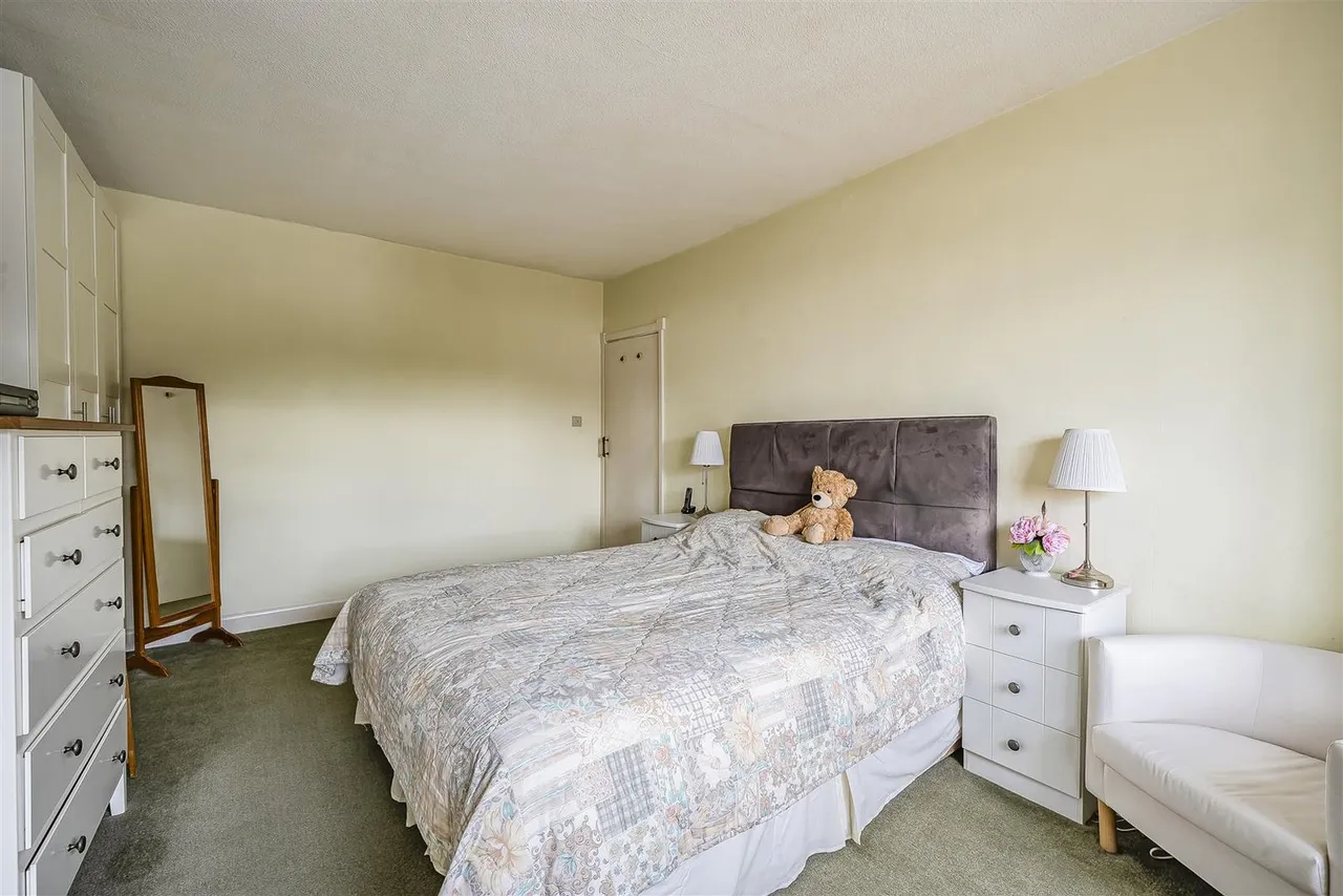 Buff Avenue, Banstead, Surrey, SM7 2DW, photo 9