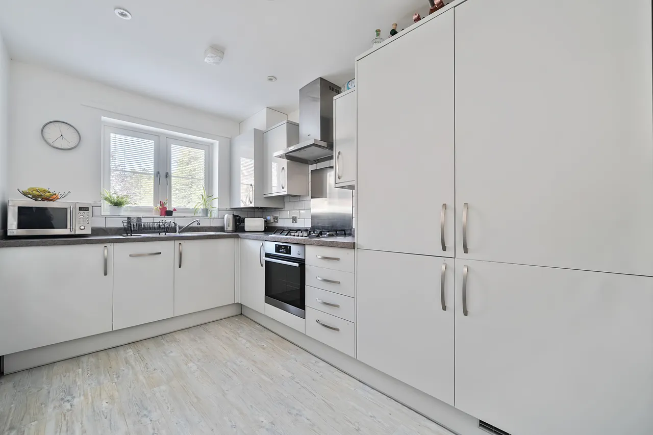 Alberta Close, Liphook, GU30, photo 2