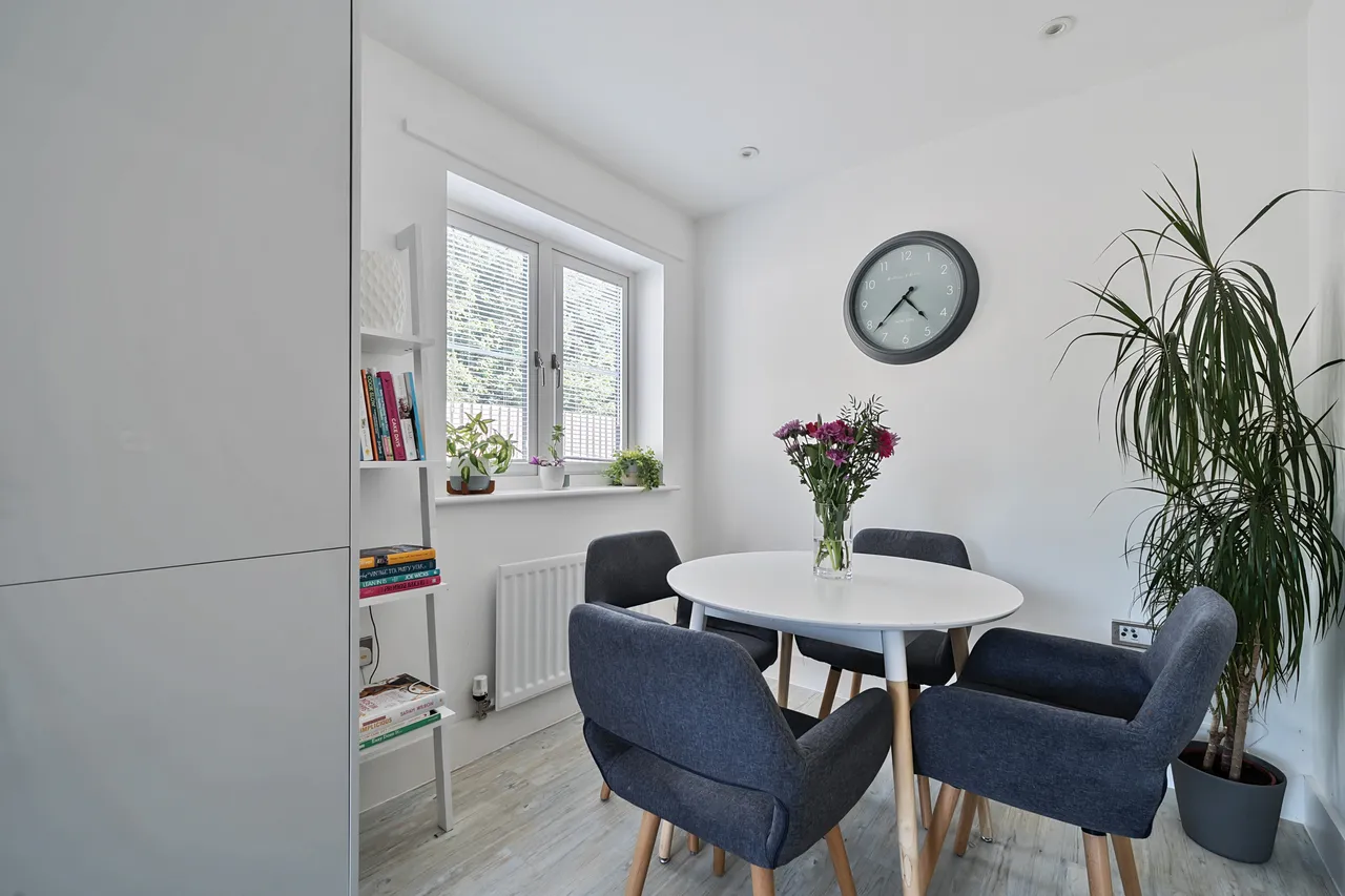 Alberta Close, Liphook, GU30, photo 3