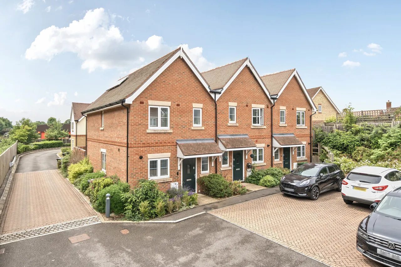 2 bed house for sale — Alberta Close, Liphook, GU30