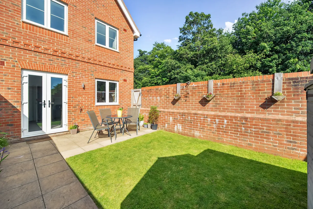 Alberta Close, Liphook, GU30, photo 8