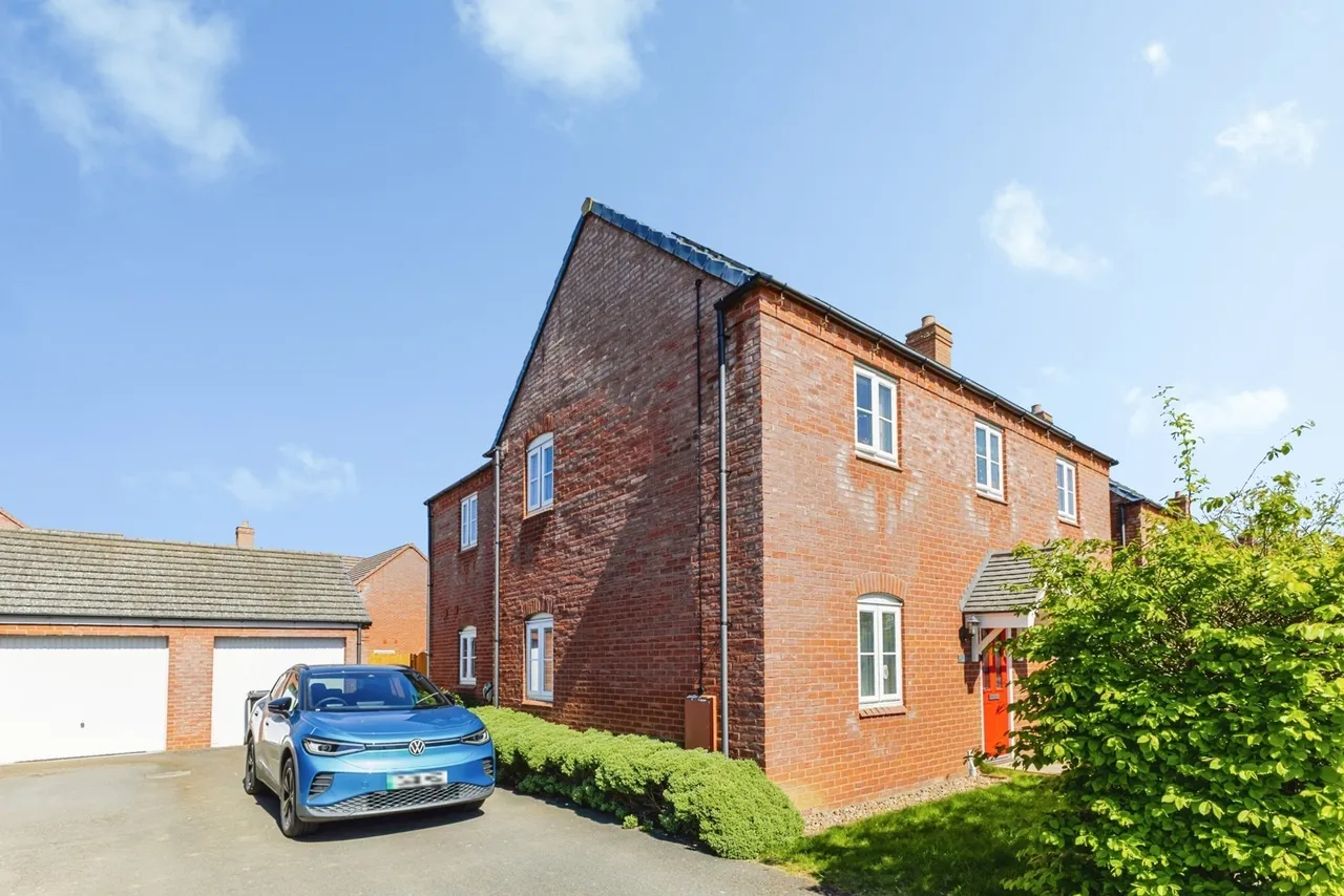 4 bed house for sale — Cub Close, Bugbrooke, Northampton, Northamptonshire, NN7