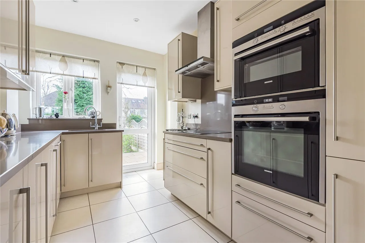 Sussex Way, Cockfosters, Barnet, EN4 0BG, photo 4