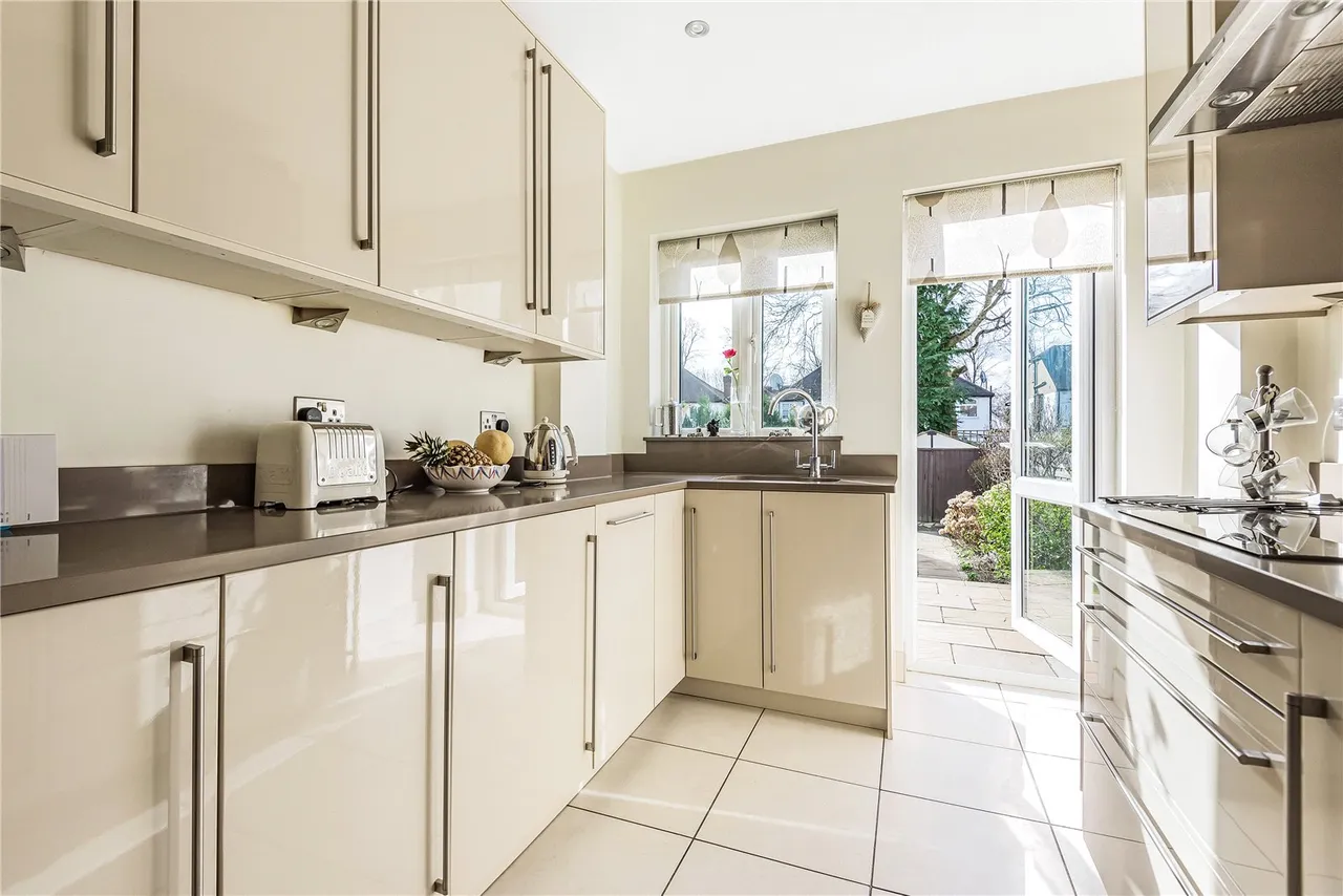 Sussex Way, Cockfosters, Barnet, EN4 0BG, photo 3