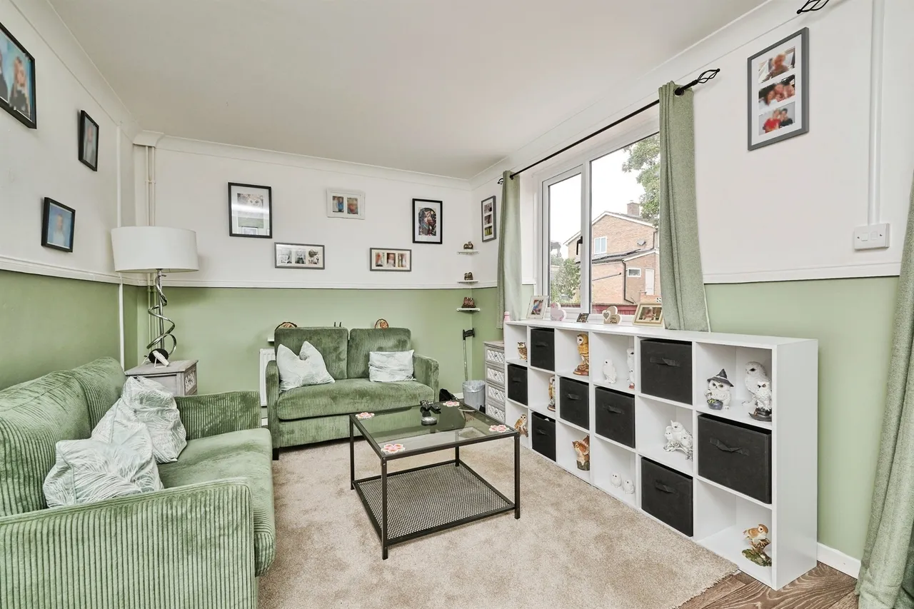 Othello Close, Huntingdon, PE29, photo 2