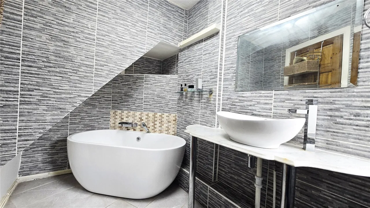 Vulcan Street, Holyhead, LL65, photo 8